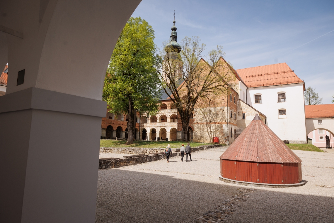 Pridobljeno gradbeno dovoljenje za prenovo nekdanjega samostana Kostanjevica na Krki