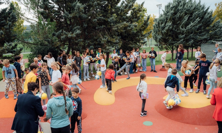 McDonald's z donacijo OŠ Koper omogočil nove igralne površine in prostor za umirjanje