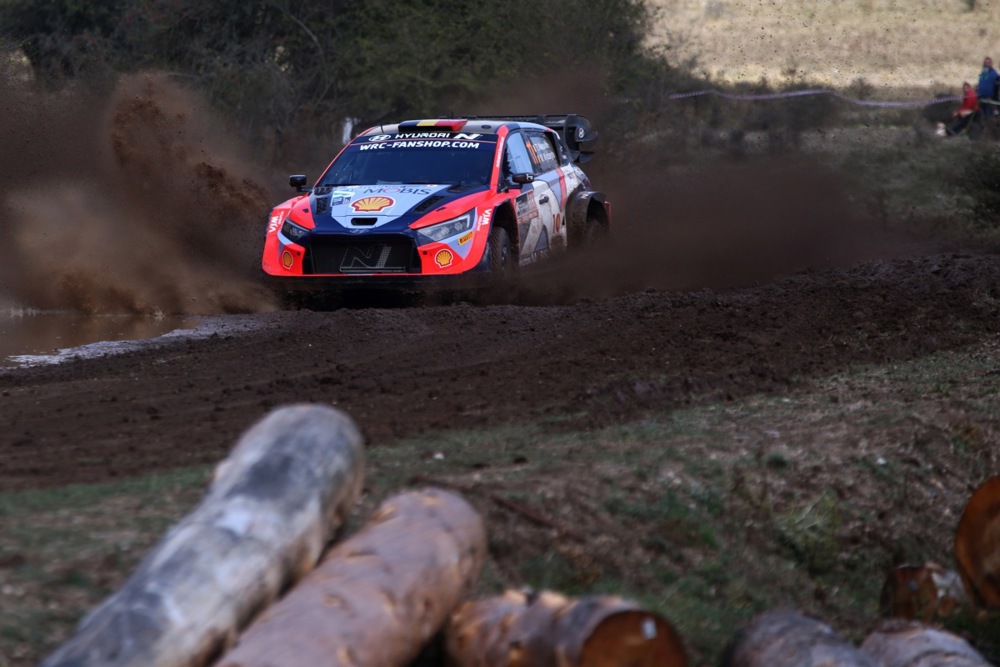 Neuville v vodstvu in na poti do naslova prvaka