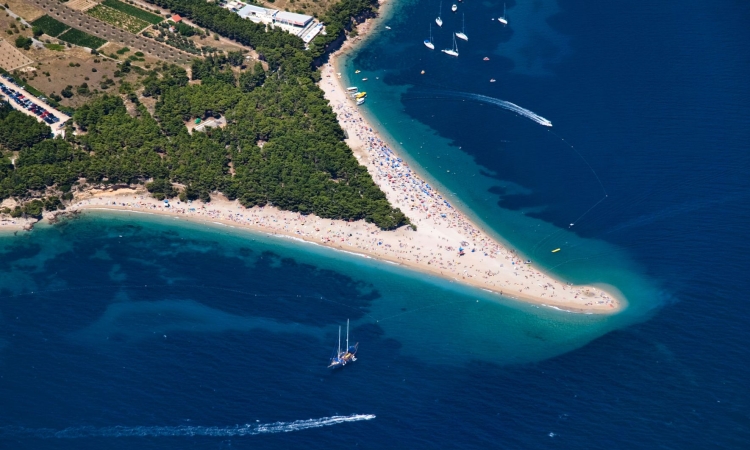 Prebivalci Brača s peticijo za zaščito plaže Zlati rt