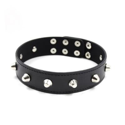 Neck collar with studs black