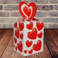 Коробка подарочная большие Сердечки