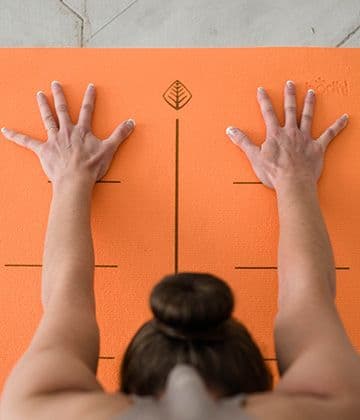 Rishikesh Align - цепкий коврик для йоги с принтом для точной отстройки асан