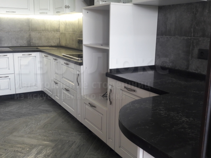 Столешница для кухни из кварцевого агломерата Caesarstone 5100 Vanilla Noir