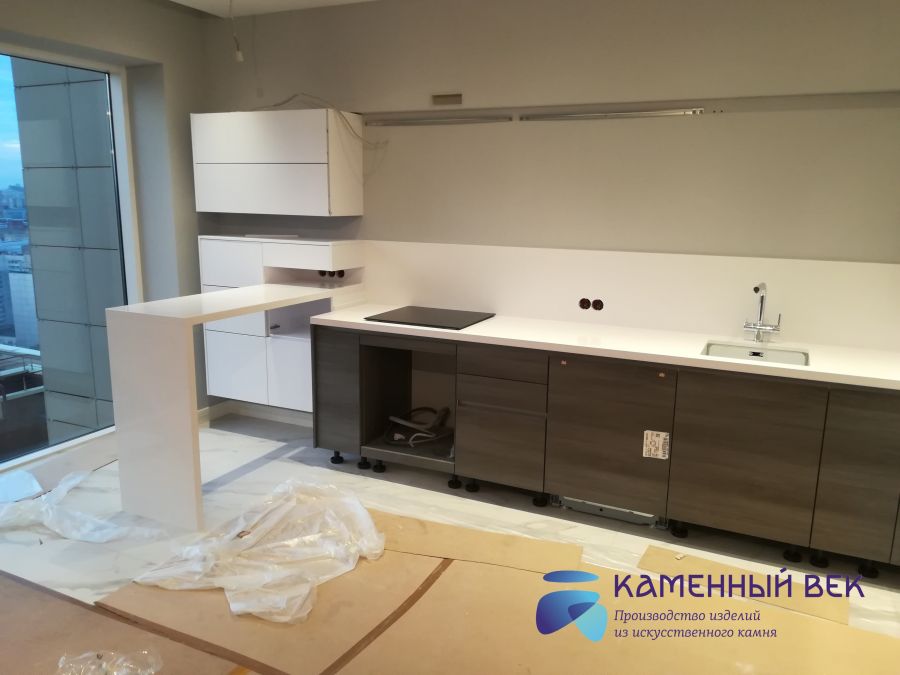 Кварцевая столешница Silestone White Storm 14 (N,J) S с барной стойкой