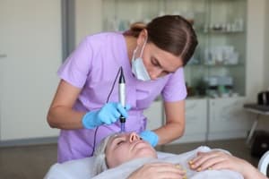 Спеццена: пакет курсов косметик эстетист + микронидлинг