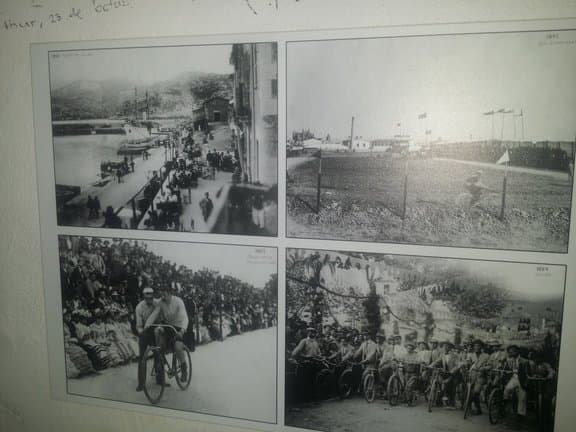 cyclists race