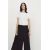 Zara Футболка с круглым вырезом и короткими рукавами, Цвет: Белый, Размер: XS, изображение 2