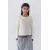 Zara Футболка с длинным рукавом и круглым вырезом. имеет декоративные вставки в виде двойных полосок на краях.
модель ростом 135 см и носит размер 8-9. 

double-effect ribbed t-shirt , Цвет: Белый, Размер: 6-7 лет (120 см)