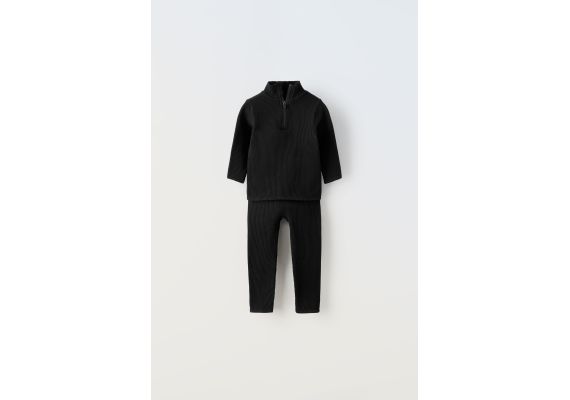 Zara Сочетание seamless футболки и леггинсов , Цвет: Черный, Размер: 4-5 лет (110 см)