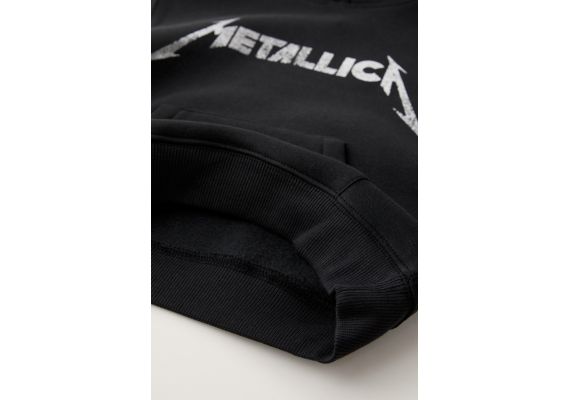 Zara Толстовка с длинным рукавом и карманом спереди с надписью metallica © на передней стороне, Цвет: Черный, Размер: 6-7 лет (120 см), изображение 4