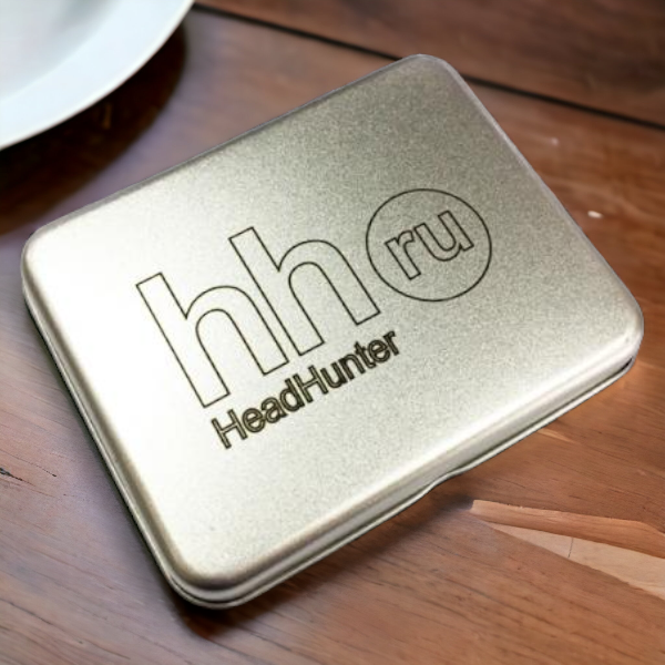 Гравировка на металлической поверхности упаковки