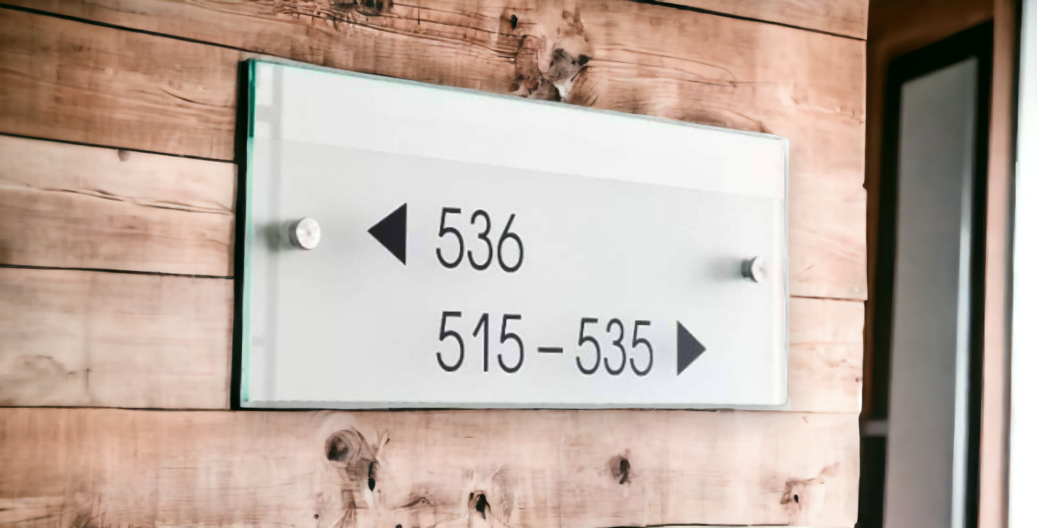 Дистанционные таблички для офиса. Таблички из стекла и акрила.