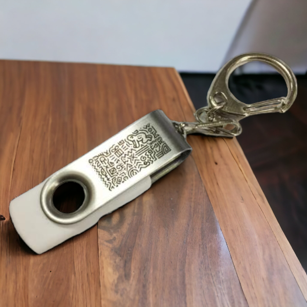 Флешка с гравировкой логотипа