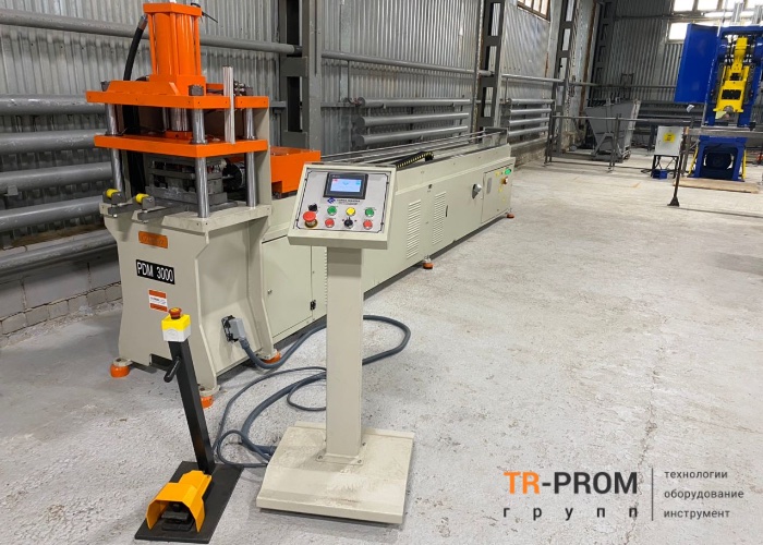 1-Avtomaticheskij-stanok-dlya-probivki-otverstij-PDM-3000