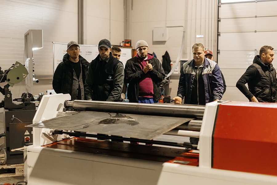 Демозал компании ТР-Пром - Оборудование для металлообработки