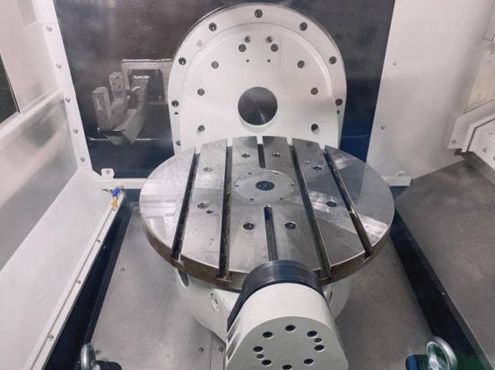 5-осевой вертикальный фрезерный обрабатывающий центр MX800