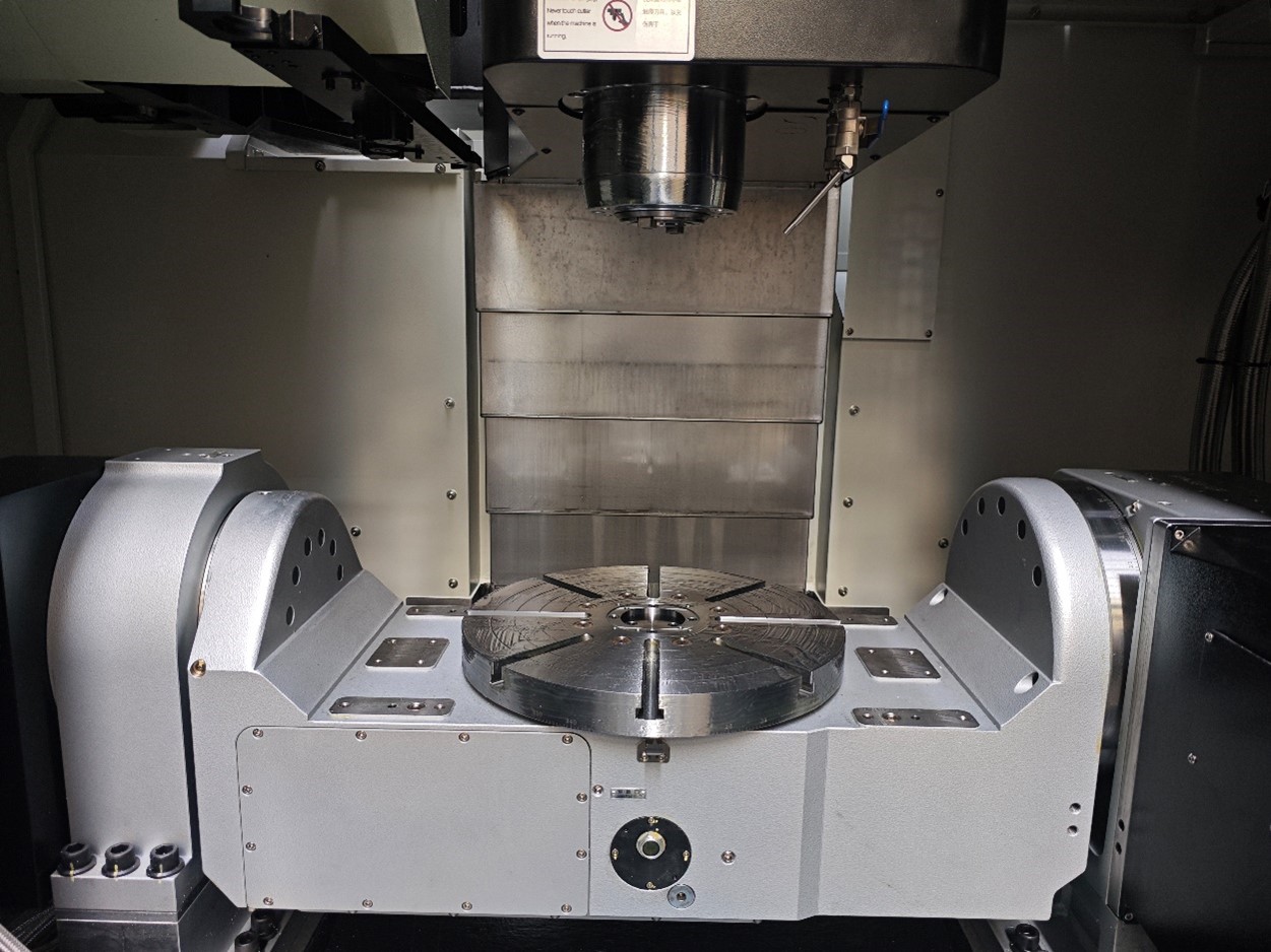 5-осевой вертикальный фрезерный обрабатывающий центр MX400