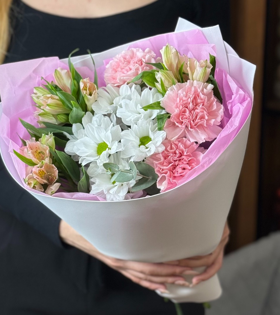 Букет комплимент с хризантемой и альстромерией