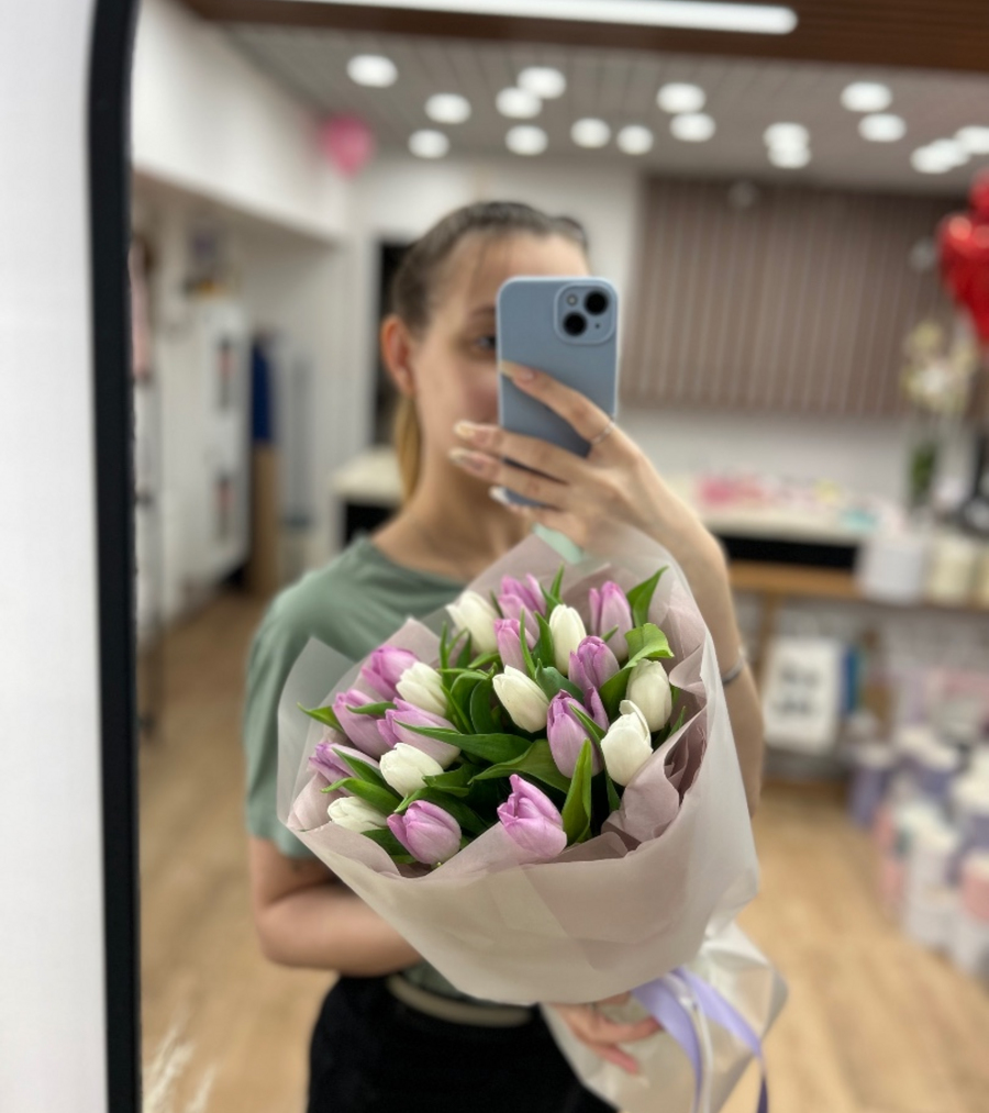 Букет из 19 нежных тюльпанов