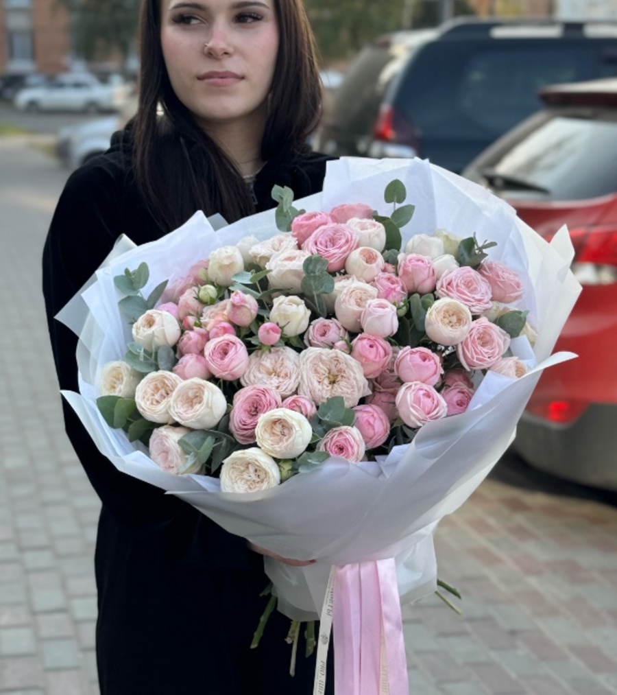 Букет пионовидных кустовых роз «Дуэт»