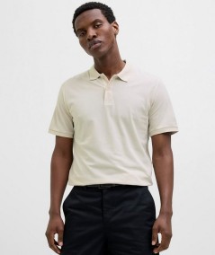 Polo beige elegante y cómodo con cierre de botones y ajuste regular