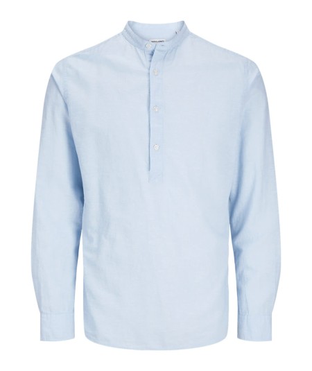 Camisa de popelina con ajuste slim fit y diseño atemporal.