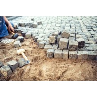 Укладка гранитной брусчатки