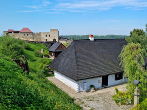 Widok na skansen i zamek