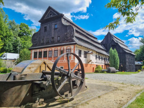 Widok z dziedzińca papierni
