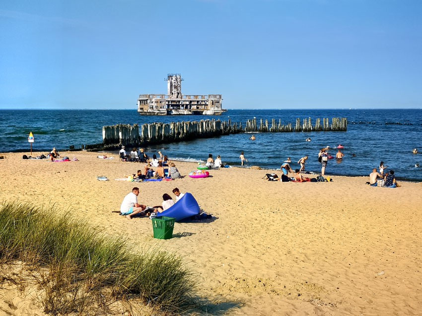 Plaża z torpedownią