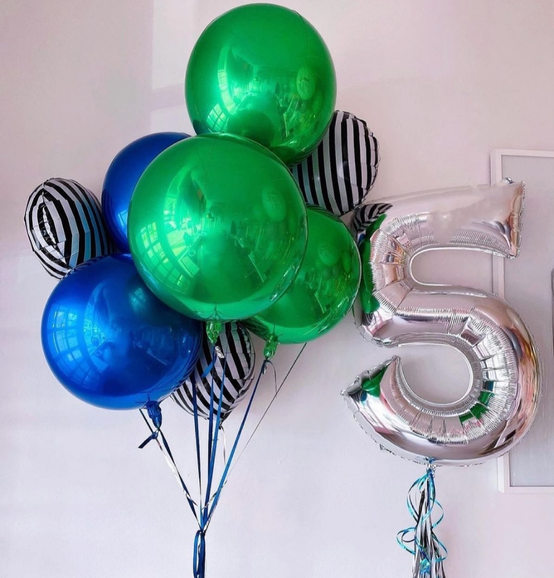 стильный сет со сферами и шарами в полоску 