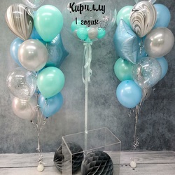Композиция из шаров в голубых тонах с баблс
