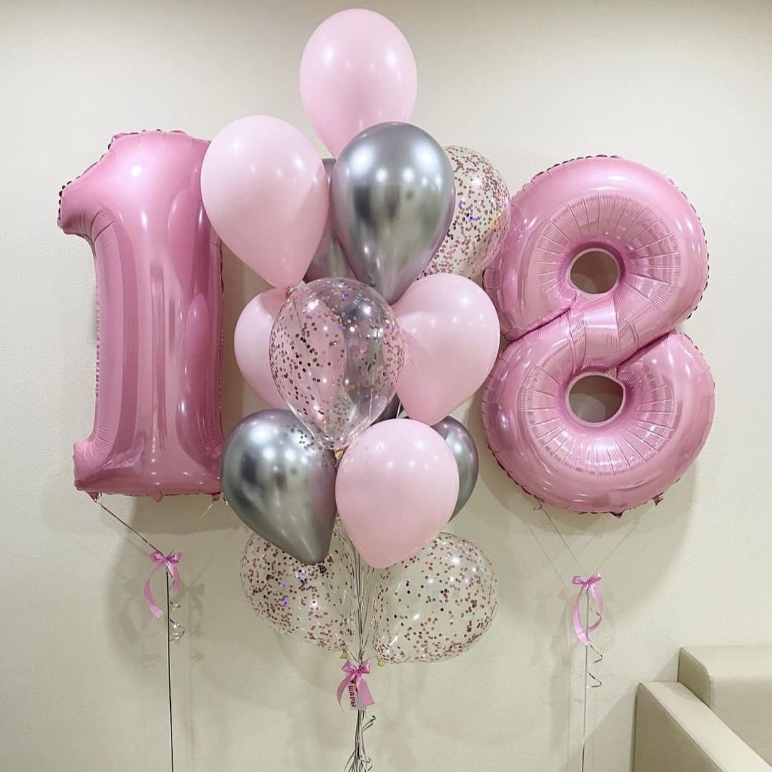 нежно-розовый фонтан для девушки на 18 лет