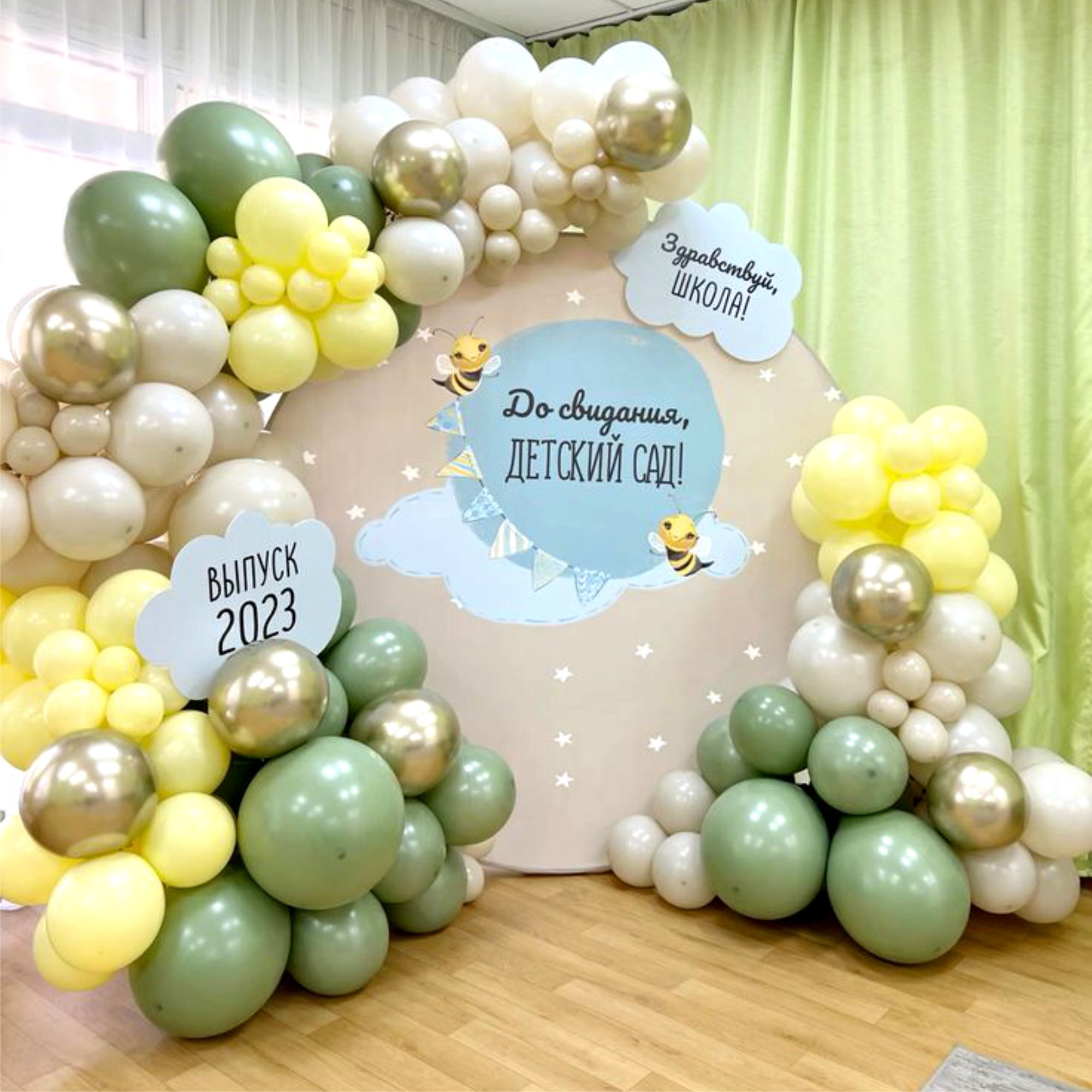 фотозона на выпускной в природных оттенках