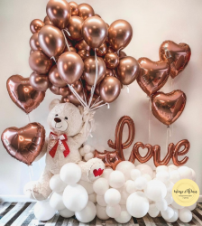 Композиция Мишка летящий на шарах с надписью Love