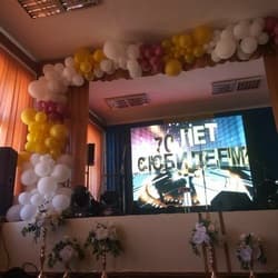 Оформление зала Разнокалиберной гирляндой