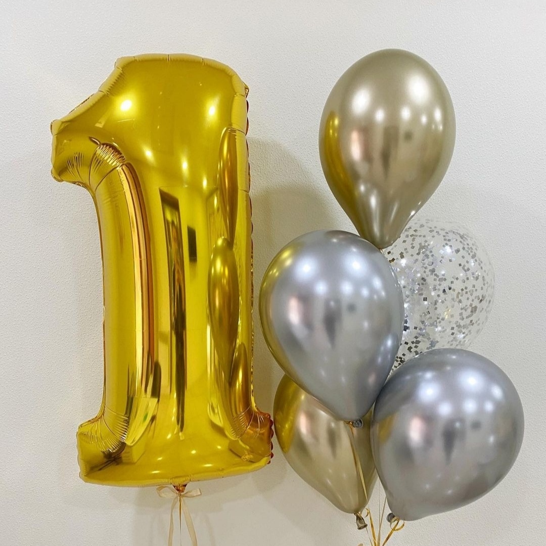 серебристые металлические шары на годик