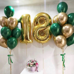 Золотые и зеленые металлические шары на 18-летие
