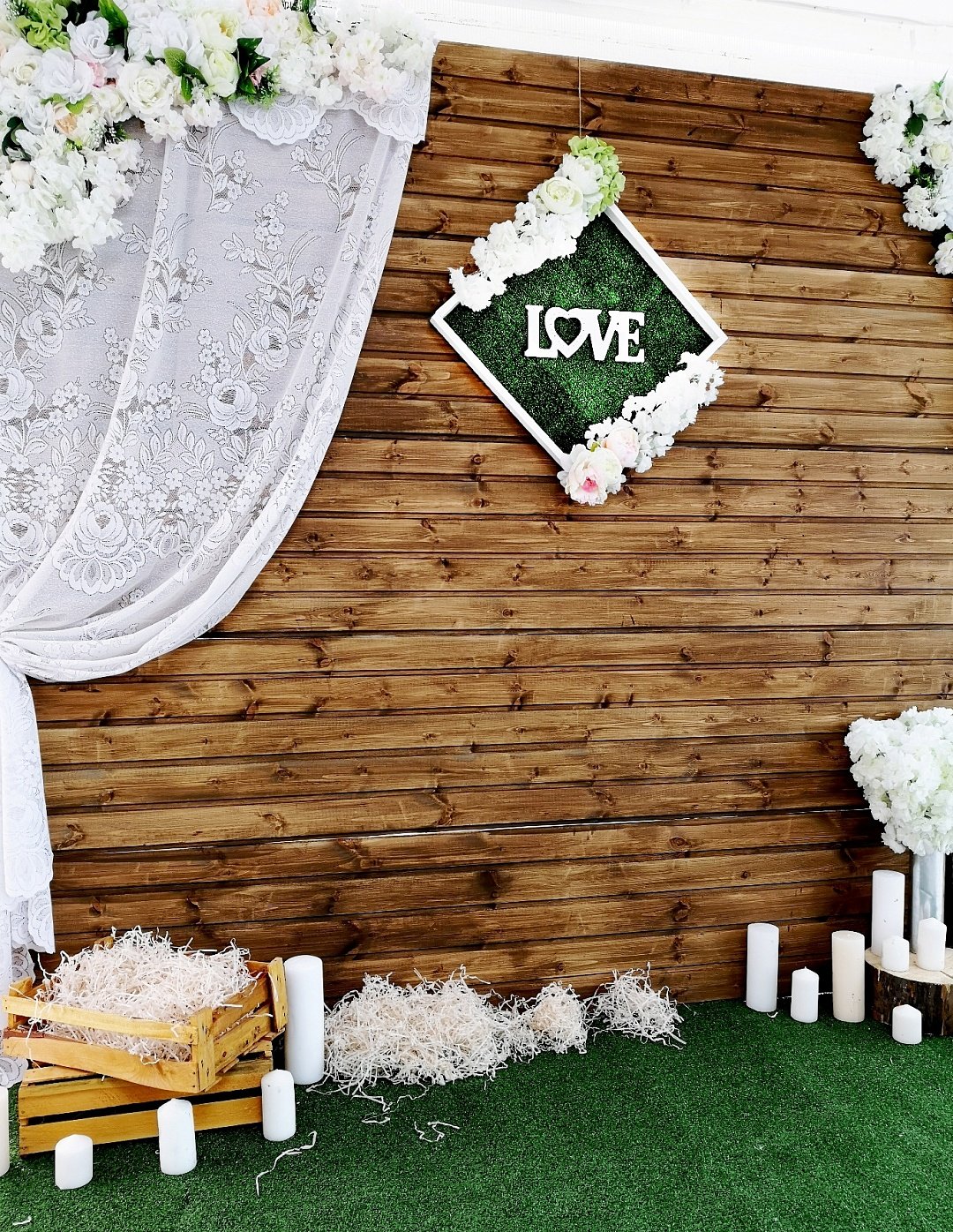 фотозона в эко-стиле с табличкой love
