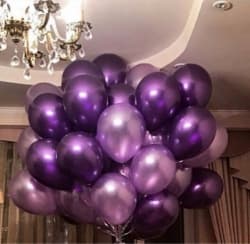 Стильное облако из фиолетовых шаров