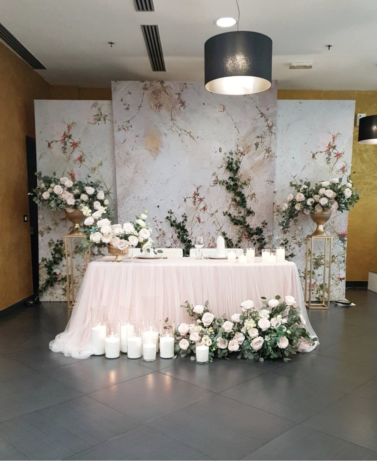 нежное оформление президиума