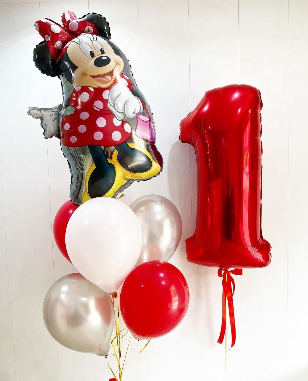 яркие шары на годик с минни маус