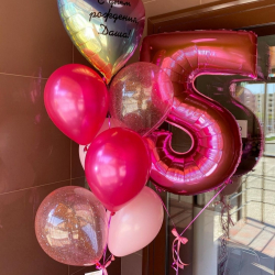 Красные и прозрачные шары с конфети на 5 лет