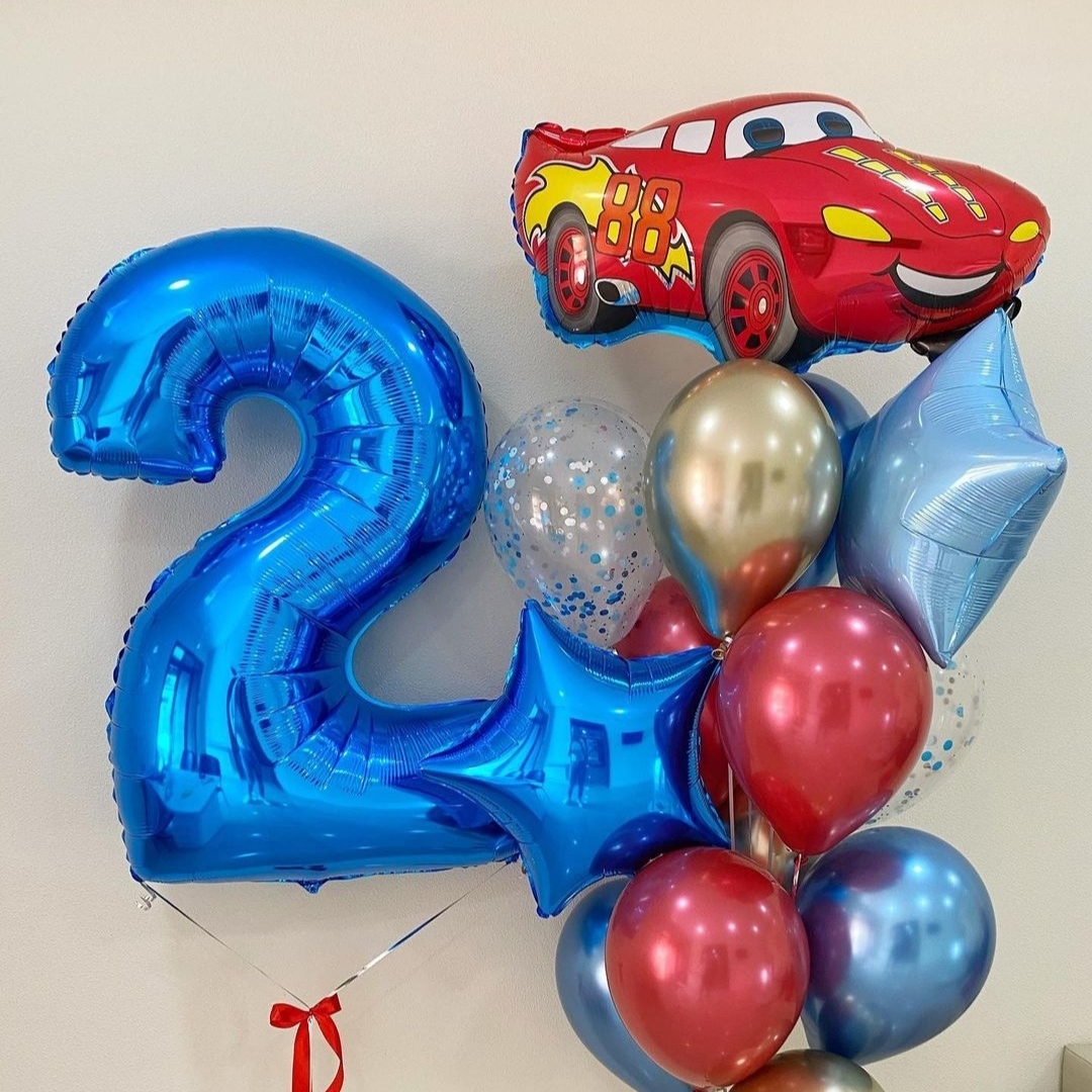 яркие разноцветные шары с молнией маквин