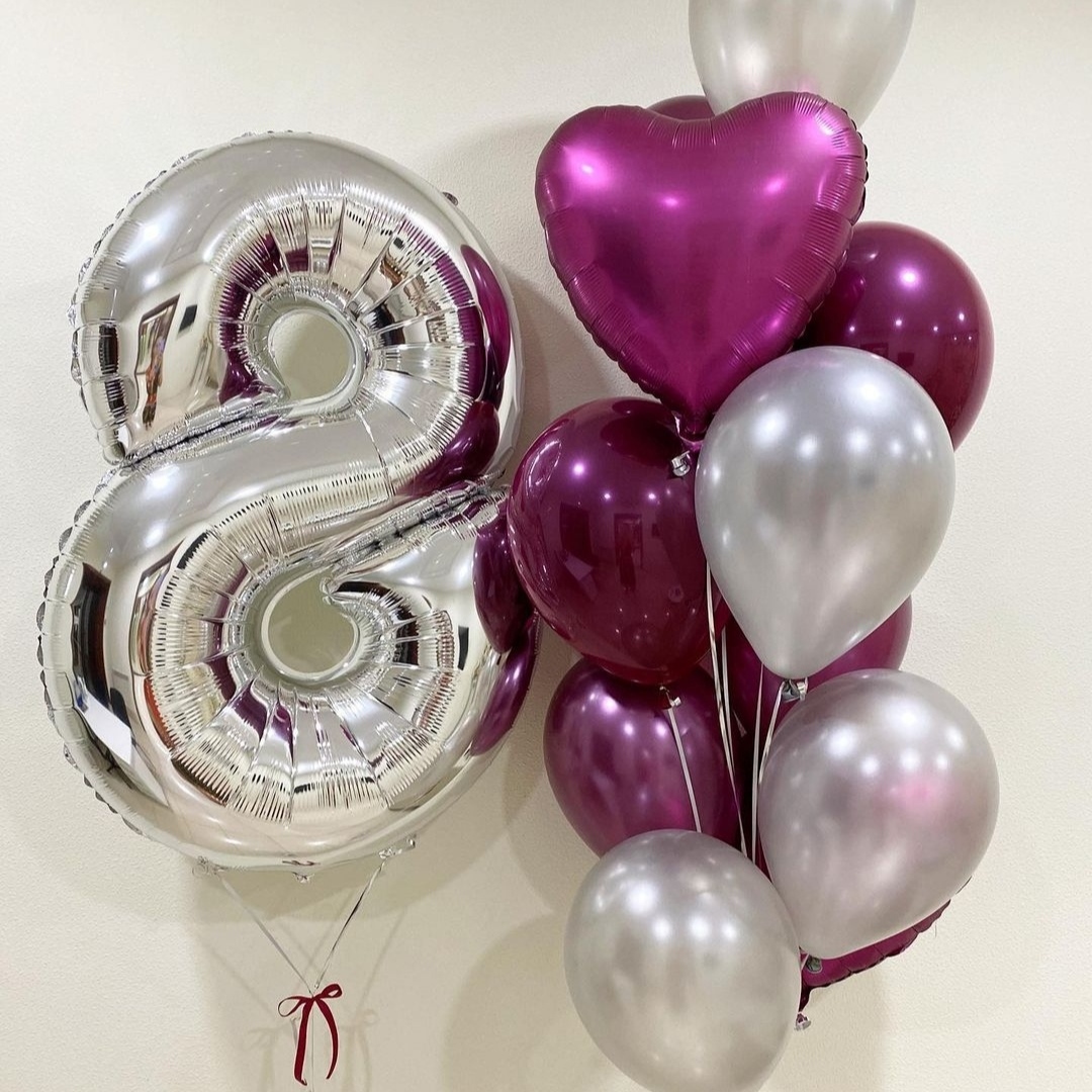 фонтан из шаров серебро и бургунди с цифрой