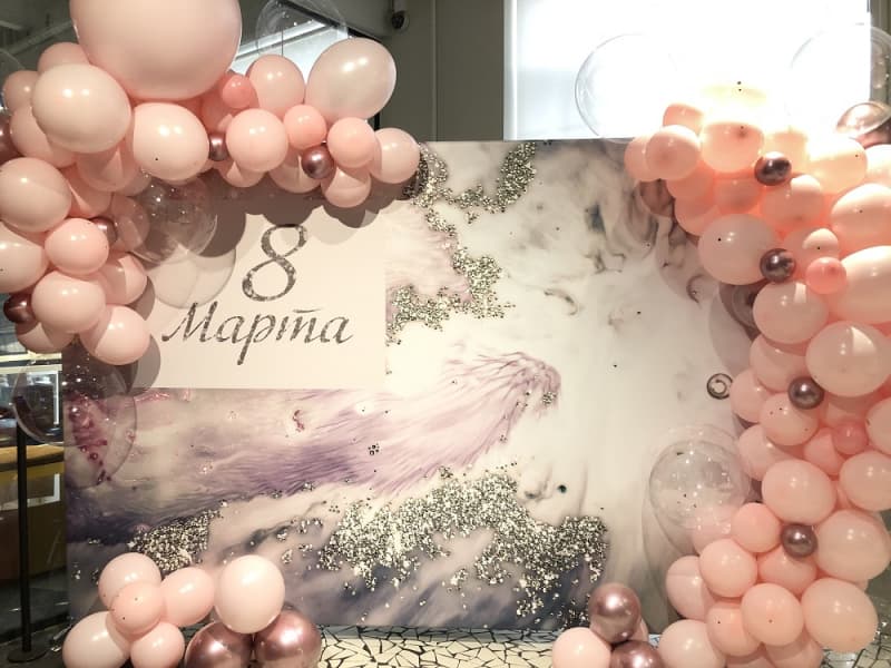 фотозона баннер  на 8 марта розовый кварц