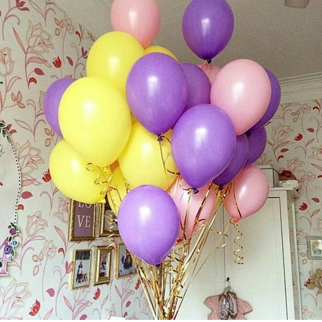 облако из желтых и фиолетовых шаров