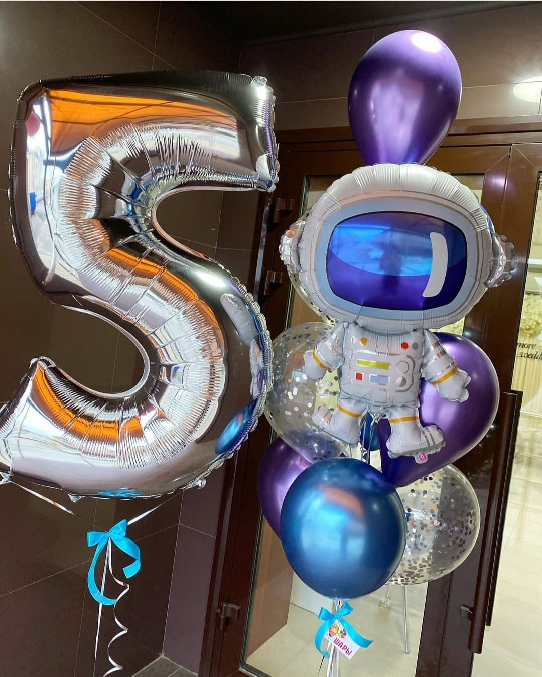 серебряные шары на 5 лет в космическом стиле