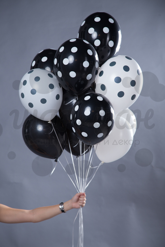 облако из черно-белых шаров в горох